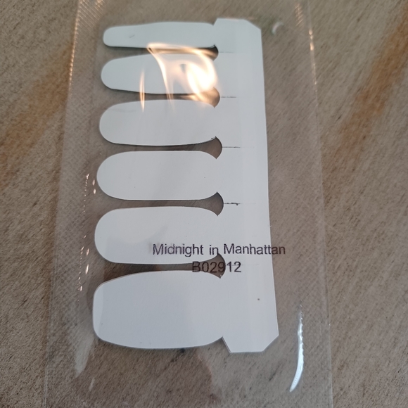 Color Street Nail Polish Strips - Midnight in Manhattan - Picture 3 of 4
